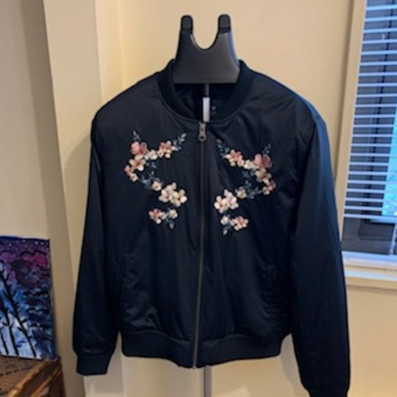 American Eagle Black Flower Bomber jakcet - Picture 9 of 10